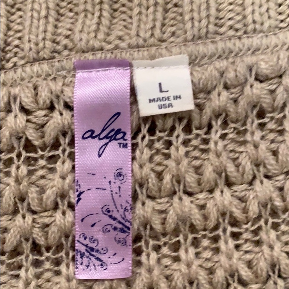 Tan sweater - Picture 4 of 5